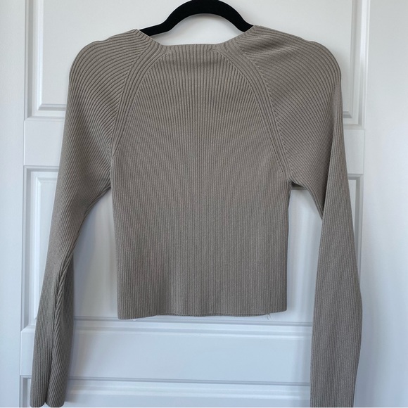 ZARA | Ribbed long sleeve - Picture 4 of 9